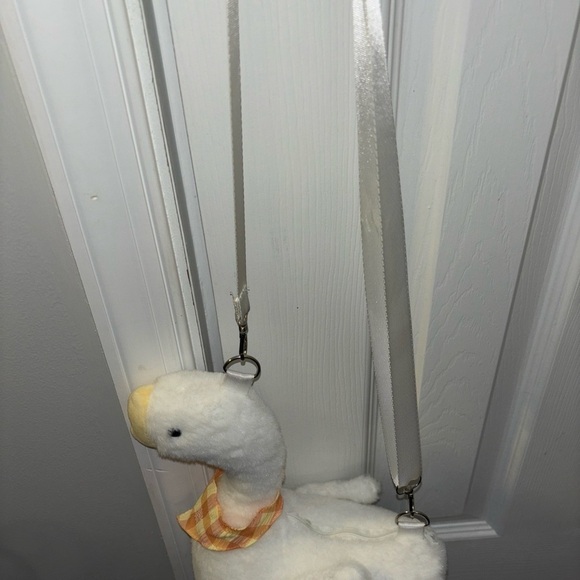 POCKETBOOK GOOSE TO HOLDS CHILDS TREASURES 12”H ZIPPER ADJUSTABLE STRAP - Picture 9 of 14